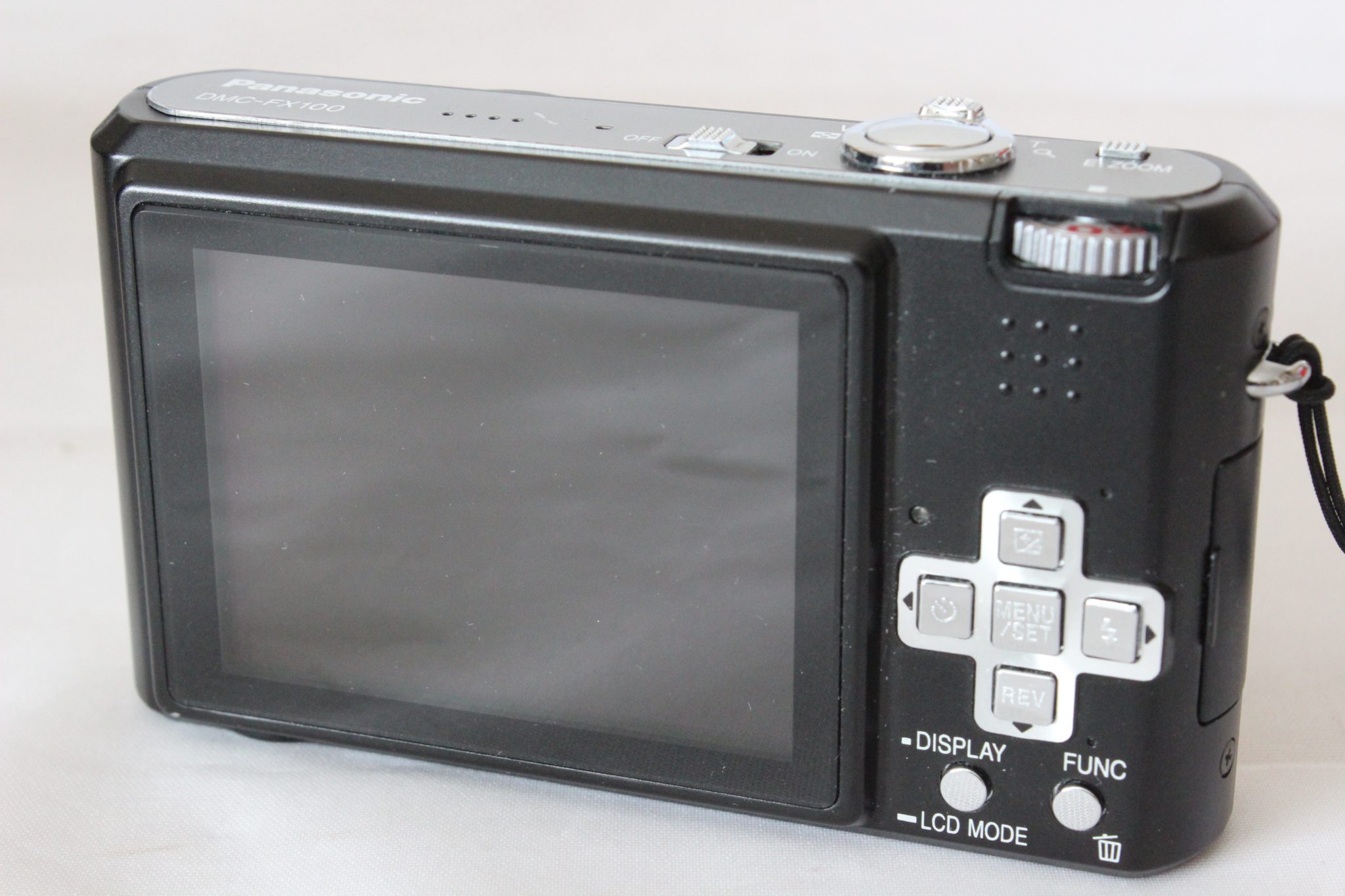 Panasonic Lumix DMC-FX100 Compact Camera (12MP,4x Zoom,2.5″ LCD